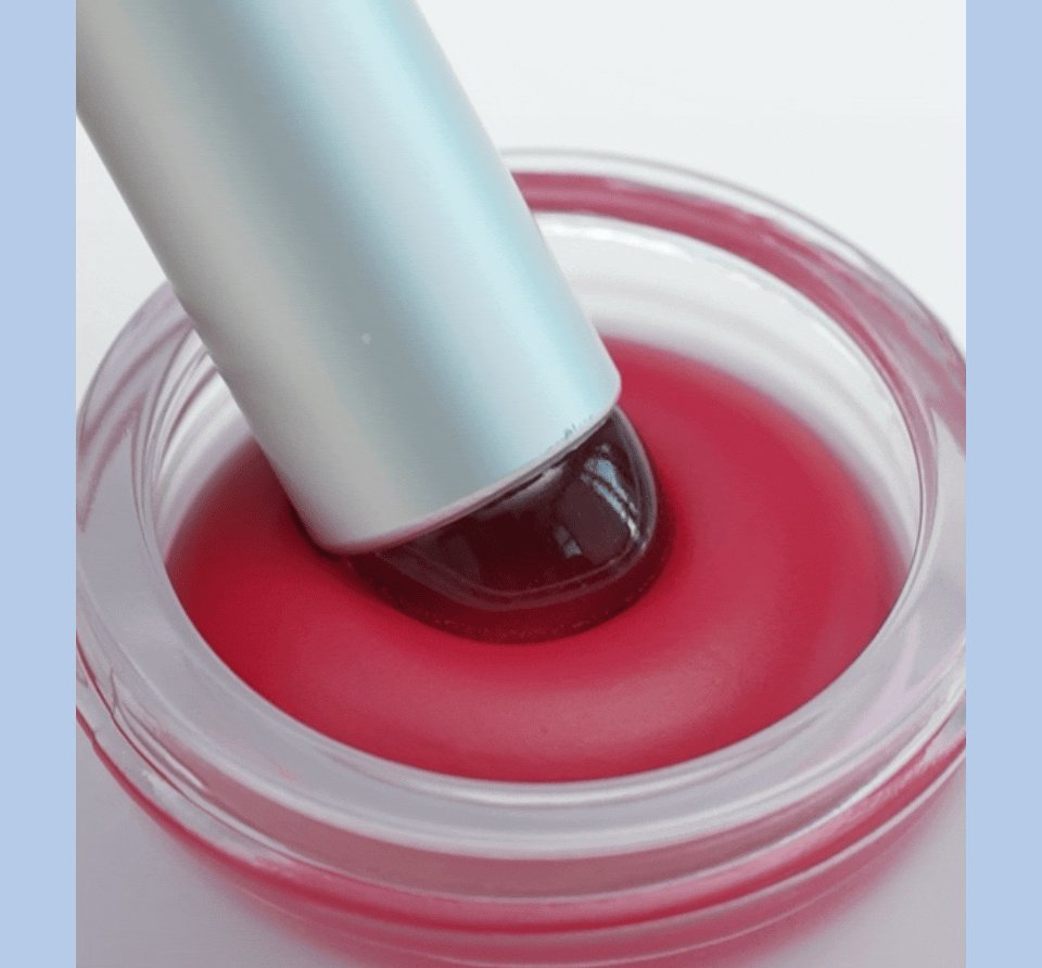 fwee Lip &amp; Cheek Blurry Pudding Pot soft pudding texture demonstration.