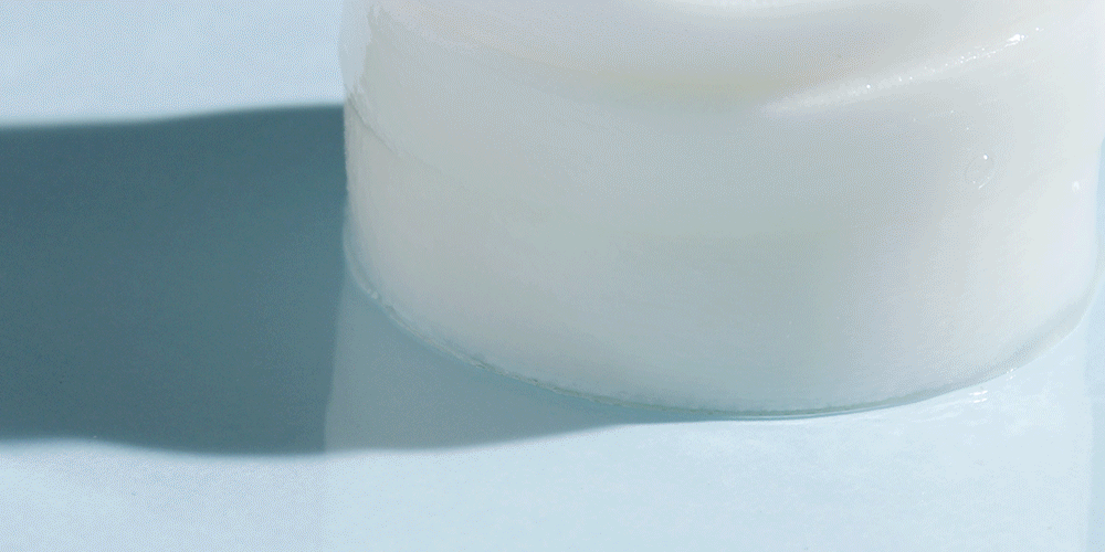 ROUND LAB 1025 Dokdo Pad essence-soaked cotton pad demonstration.