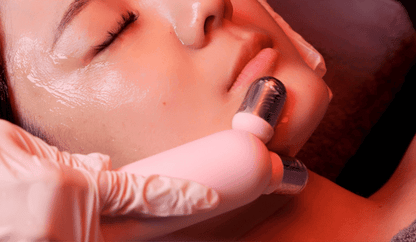 MEDICUBE AGE-R BOOSTER V ROLLER (BEAUTY DEVICE)