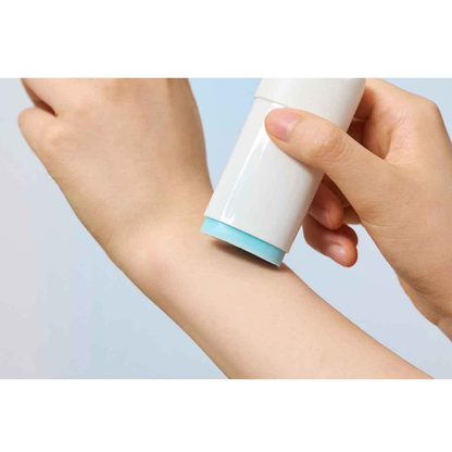 SKIN1004 Madagascar Centella Hyalu-Cica Silky-Fit Sun Stick 20g - original manufacturer application or texture guide.