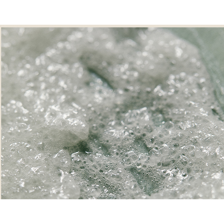 AROMATICA Rosemary Scalp Scrub 165g Duo texture demonstration.