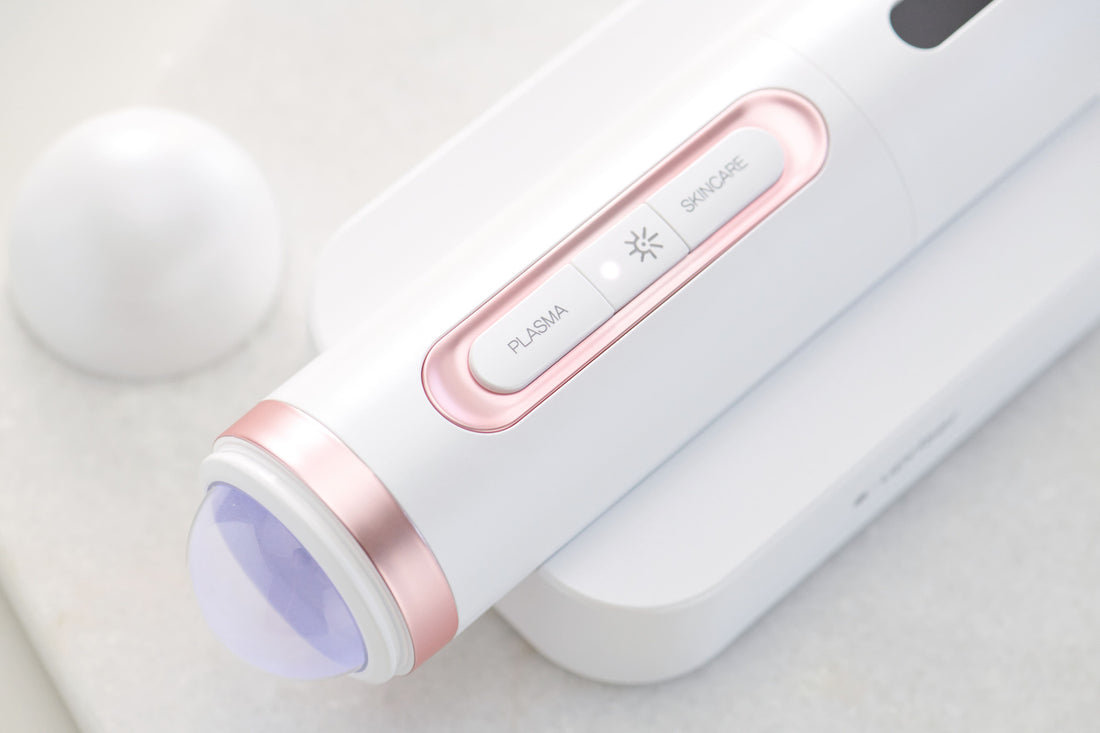Original PLINIC UPRISER plasma-head and PLASMA, power and SKINCARE control close-up.