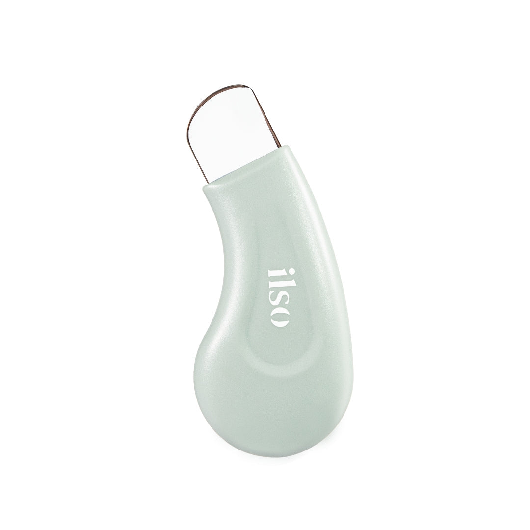 One green ilso Deep Clean Master manual pore-cleansing tool with its stainless-steel head exposed
