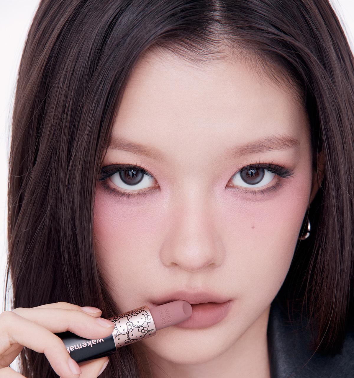 WAKEMAKE - Soft Blurring Balm Stick (Hello Kitty Black Edition)